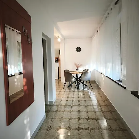 Holiday Home Olivetree Rab 度假居 苏佩塔斯卡德拉加